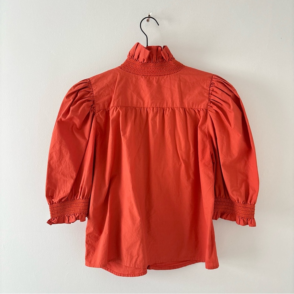 Love The Label Zuri Top Cotton Poplin Blouse Ruffled Neckline Smocked Placket - Picture 6 of 6